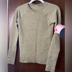 LULULEMON thermal long sleeve top with thumb wholes